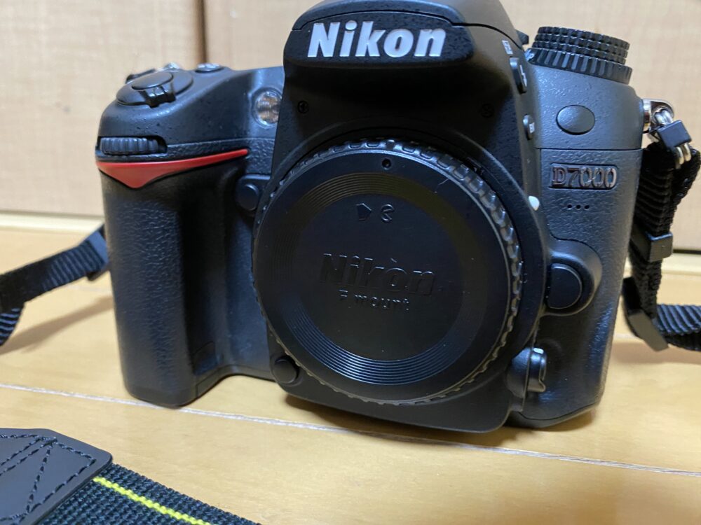 D7000